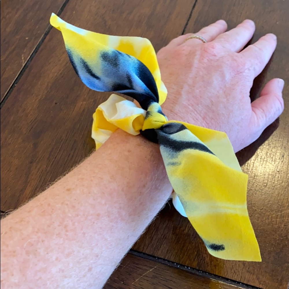 Scrunchie - Picture 2 of 2